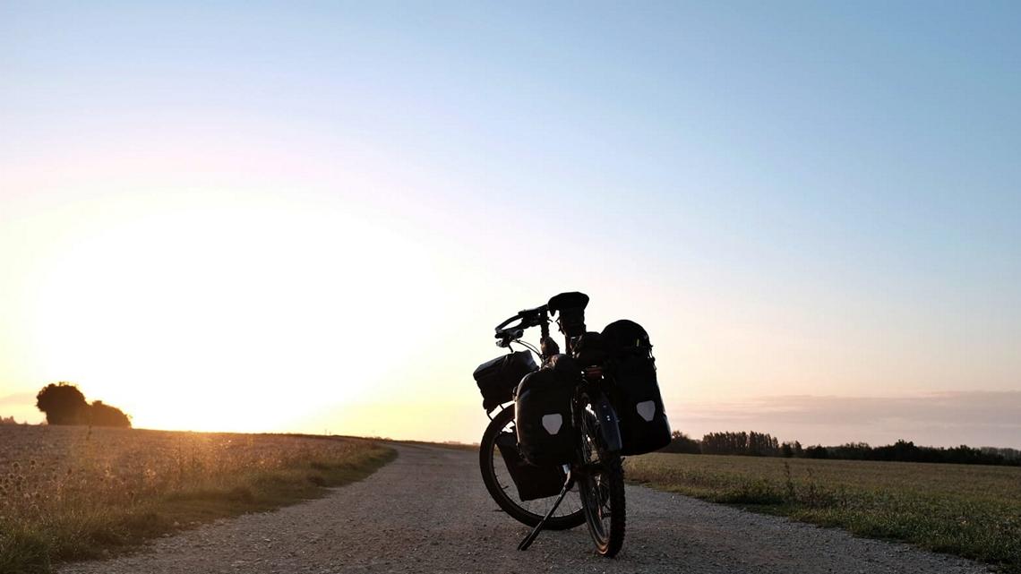 Early rise bike on track